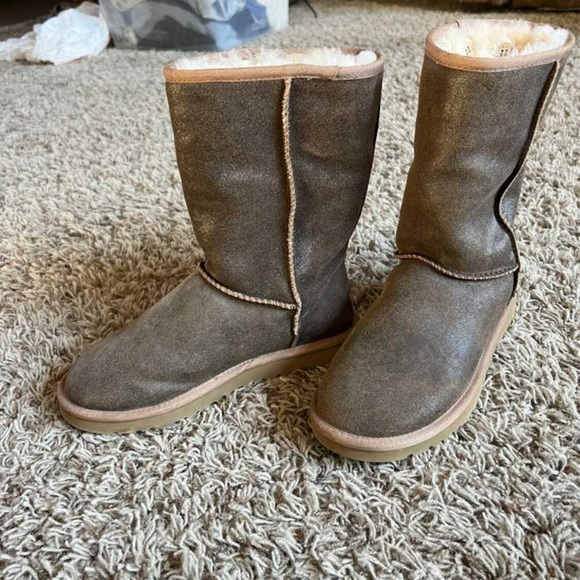 Women’s Ugg boots - Picture 3 of 4